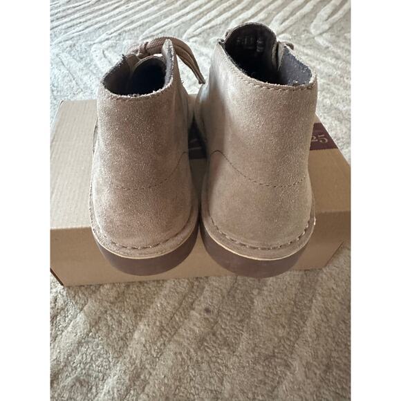 Clarks Acre Bridge Suede Desert Boots Sand Tan Size 6.5M New - Picture 2 of 8